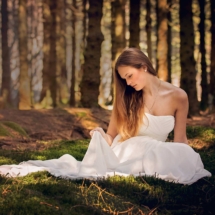 Alice-Eriksen-white-dress-forest-WEB-WM-Ingvild-Bolme